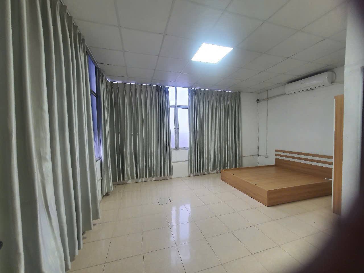 Cho Thuê nhà Mặt Phố Giải Phóng (ngay bến xe Giáp Bát), 400m* 3 tầng KD bất chấp - Ảnh 3